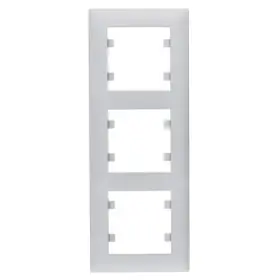 Вертикальная трехместная рамка Hager WL5632 Lumina-Intense 3X (серебристая)