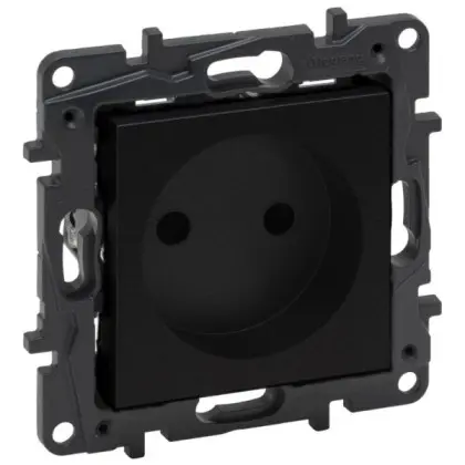 Розетка Legrand Niloe Step 16А 250В винтовой механизм черная (863519) Розетка Legrand Niloe Step 16А 250В винтовой механизм черная (863519)