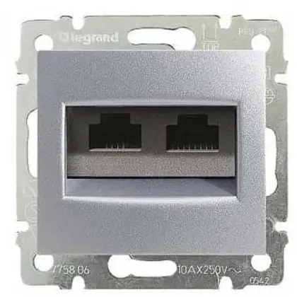 Механизм розетки компьютерной 2xRJ-45 UTP Cat.5e Valena алюминий Механизм розетки компьютерной 2xRJ-45 UTP Cat.5e Valena алюминий