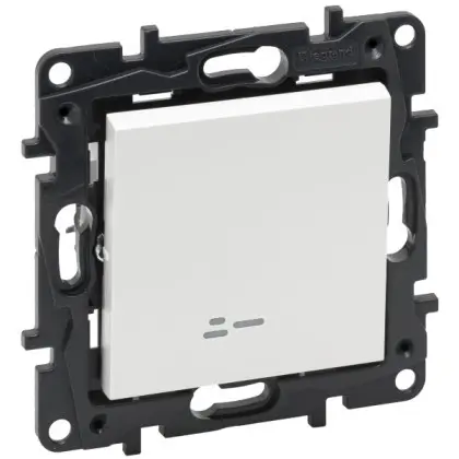 Одноклавишный выключатель Legrand Niloe Step 10А зажимной механизм с подсветкой белый (863111) Одноклавишный выключатель Legrand Niloe Step 10А зажимной механизм с подсветкой белый (863111)