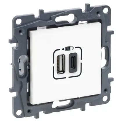 USB розетка Legrand Niloe Step А+C 12Вт+15Вт 5В белая (863140) USB розетка Legrand Niloe Step А+C 12Вт+15Вт 5В белая (863140)