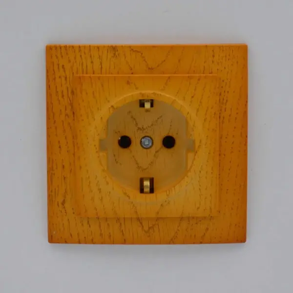 Розетка Nilson Touran дуб 1-я с заземлением ( 24251017 ) - фото №1
