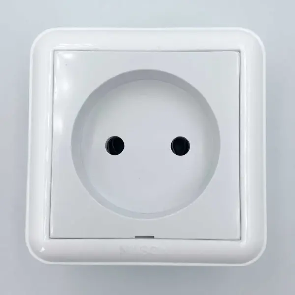 Розетка Nilson Unique біла 1-на без заземлення ( 28111015 ) - фото №1