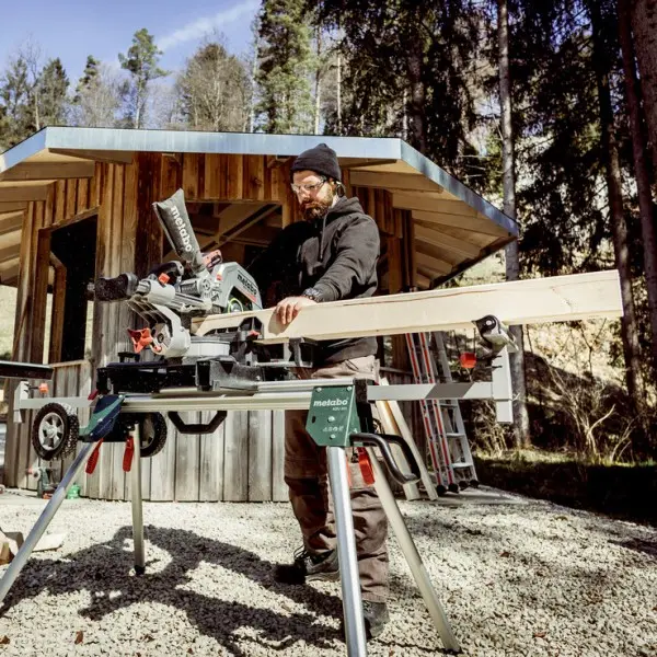 Акумуляторна торцювальна пила Metabo KGS 18 LTX BL 254 (614254850) - фото №1 Акумуляторна торцювальна пила Metabo KGS 18 LTX BL 254 (614254850) - фото №1