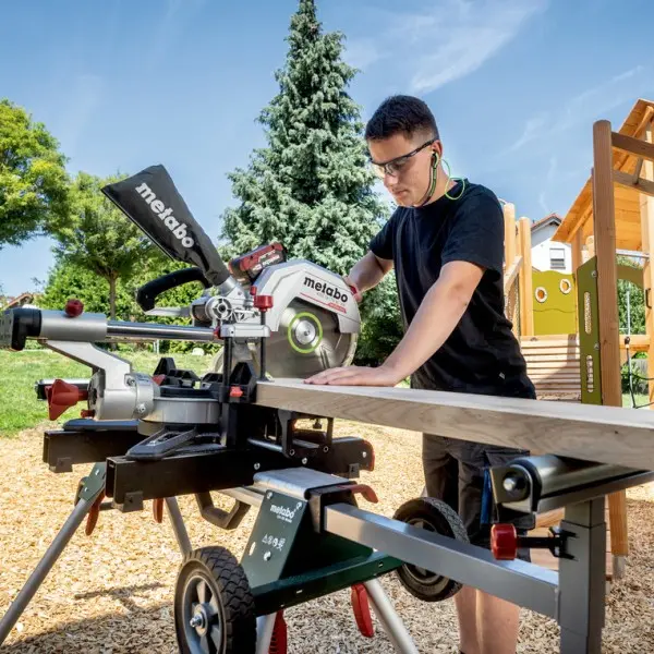 Акумуляторна торцювальна пила Metabo KGS 18 LTX BL 254 (614254850) - фото №4 Акумуляторна торцювальна пила Metabo KGS 18 LTX BL 254 (614254850) - фото №4