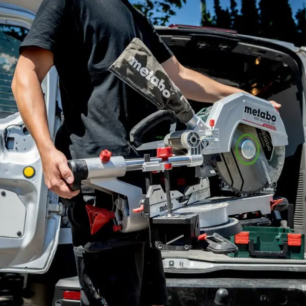 Акумуляторна торцювальна пила Metabo KGS 18 LTX BL 254 (614254850) - фото №6 Акумуляторна торцювальна пила Metabo KGS 18 LTX BL 254 (614254850) - фото №6