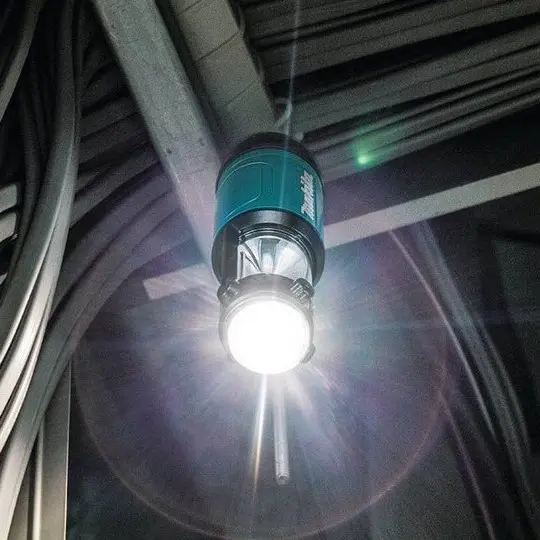 Фонарь аккумуляторный Makita DML102 LED 10В - фото №1 Фонарь аккумуляторный Makita DML102 LED 10В - фото №1