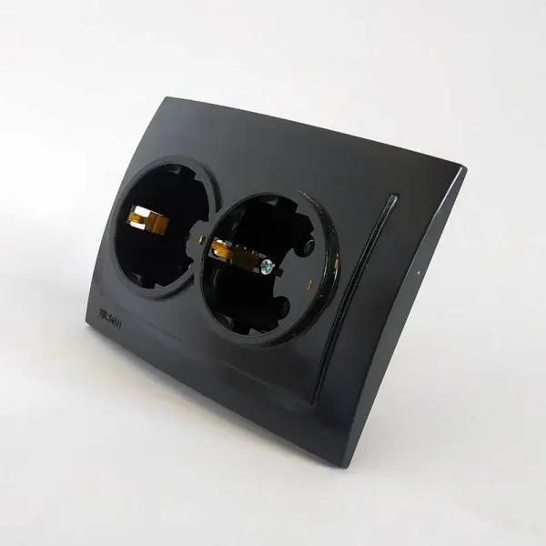 Розетка Nilson Touran чорна 2-на з заземленням ( 24221025 )