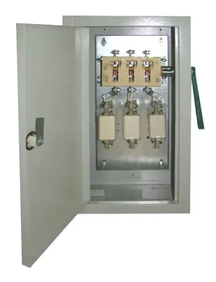 Ящик TNSy ЯПРП-100 с перекидным рубильником и предохранителями IP54 (TNSy5503484) Ящик TNSy ЯПРП-100 с перекидным рубильником и предохранителями IP54 (TNSy5503484)