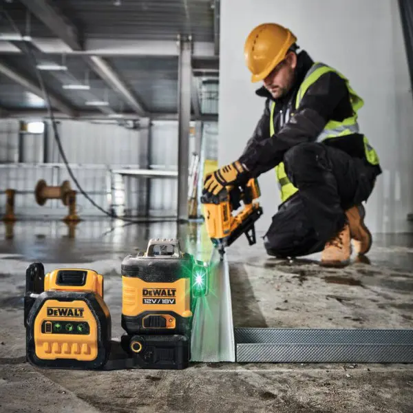 Лінійний лазерний рівень DeWALT DCE089D1G18 XR Li-Ion 10,8/12/18В з зеленим променем - фото №6