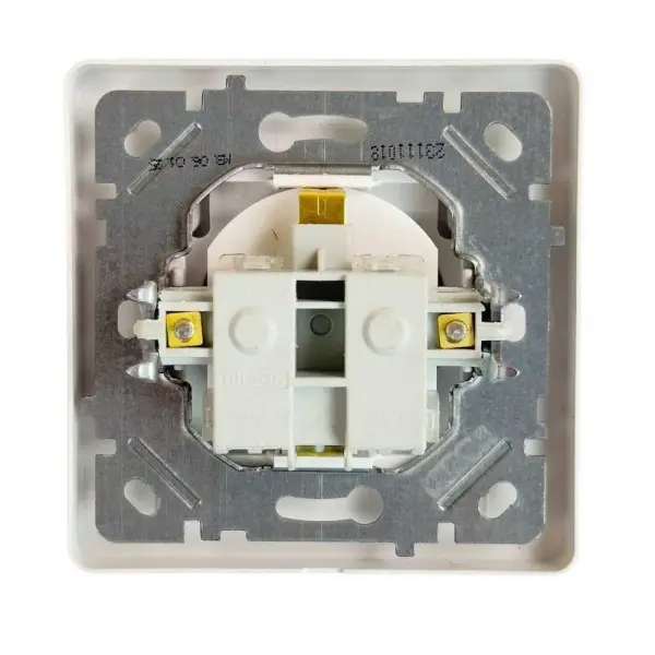 Розетка Nilson Selene біла 1-на з заземленням з кришкою ( 23111018 ) - фото №3