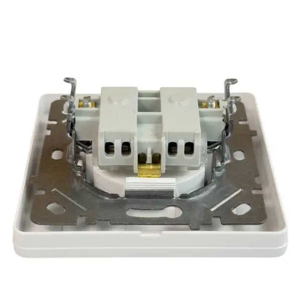 Розетка Nilson Selene біла 1-на з заземленням з кришкою ( 23111018 ) - фото №4