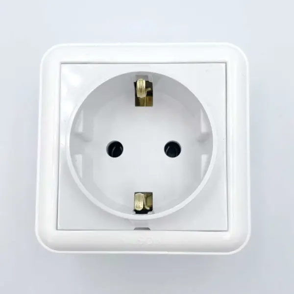 Розетка Nilson Unique біла 1-на з заземленням ( 28111017 ) - фото №1