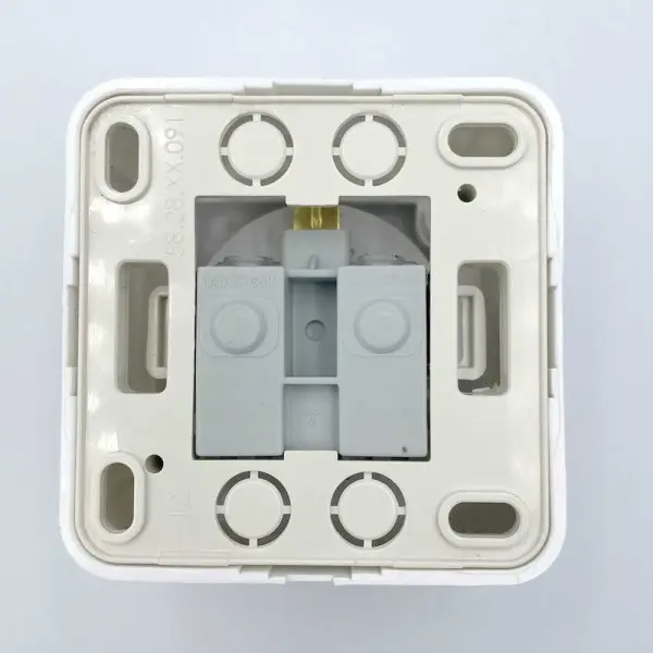 Розетка Nilson Unique біла 1-на з заземленням ( 28111017 ) - фото №3