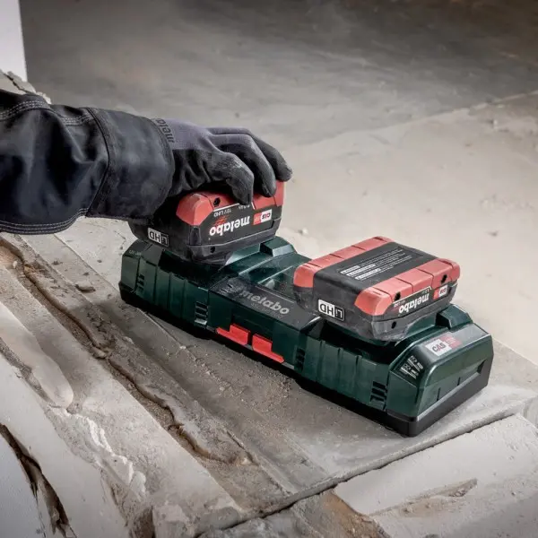 Быстрое зарядное устройство Metabo DUO ASC 145 12-36В двухпортовый+2 USB порта (627495000) - фото №1