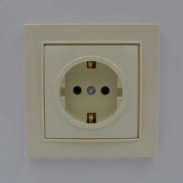 Розетка Nilson Thor кремова 1-на з заземленням ( 27121017 ) - фото №1