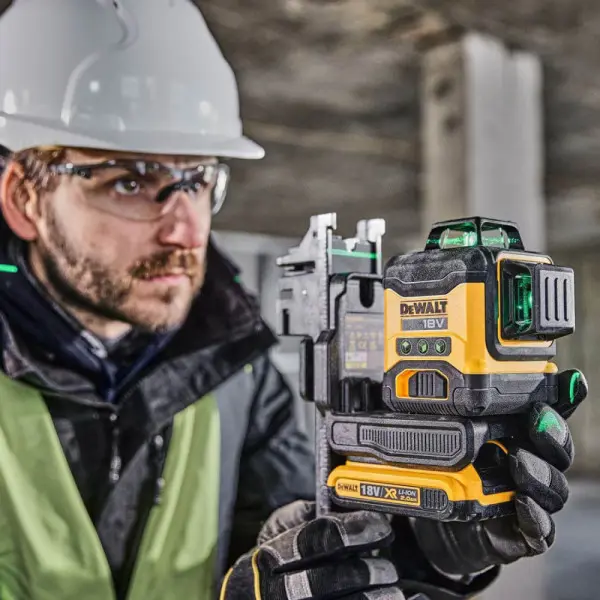 Линейный лазерный уровень DeWALT DCLE34031N XR Li-Ion 18 В с зеленым лучом - фото №5 Линейный лазерный уровень DeWALT DCLE34031N XR Li-Ion 18 В с зеленым лучом - фото №5