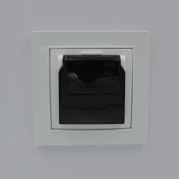 Розетка Nilson Thor біла 1-на з заземленням з кришкою ( 27111018 ) - фото №1