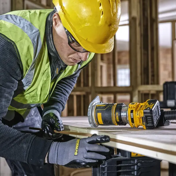 Бесщеточный аккумуляторный фрезер DeWALT DCW604P2 18В - фото №2 Бесщеточный аккумуляторный фрезер DeWALT DCW604P2 18В - фото №2