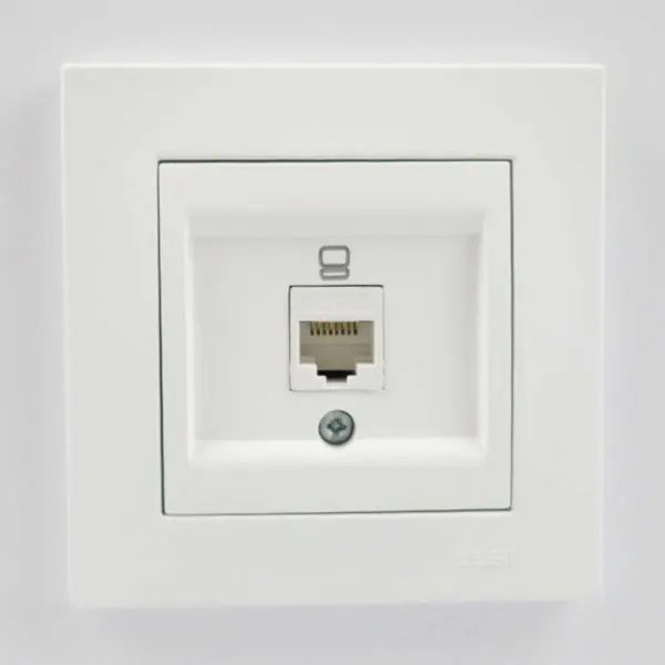 Розетка EL-BI VEGA білий мат комп'ютерна 1-на CAT6 RJ45 ( 510-016200-247 ) - фото №1 Розетка EL-BI VEGA білий мат комп'ютерна 1-на CAT6 RJ45 ( 510-016200-247 ) - фото №1