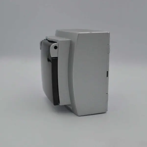 Розетка Nilson Themis срібло 1-на з заземленням з кришкою ( 26131018 ) - фото №2