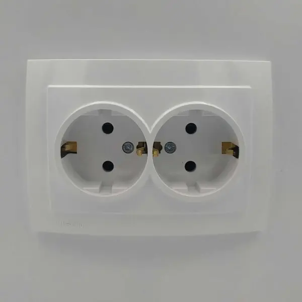 Розетка Nilson Touran белая 2-я с заземлением ( 24111025 ) - фото №1