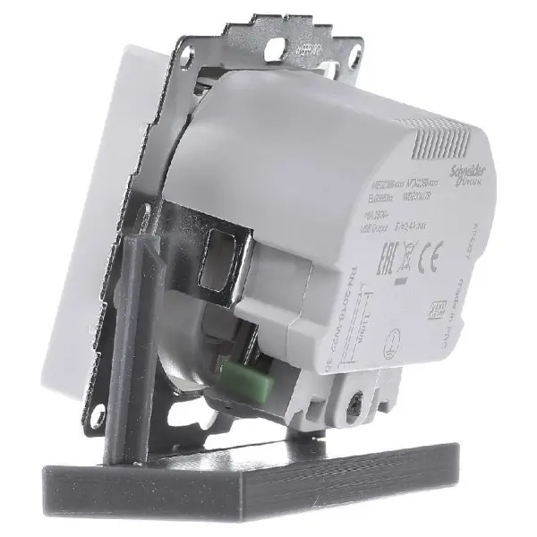 USB розетка Schuko Schneider Electric Merten System M MTN2366-0319 2 USB (полярно белый) - фото №3 USB розетка Schuko Schneider Electric Merten System M MTN2366-0319 2 USB (полярно белый) - фото №3