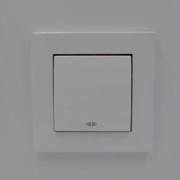 Выключатель Nilson Moda белый 1кл промежуточный ( 21112010 ) - фото №1