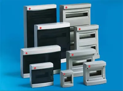 Щит настінний DKC Ram Base на 8 модулів з дверцятами RAL9001 - фото №1