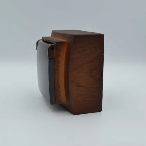 Розетка Nilson Themis горіх 1-на з заземленням з кришкою ( 26271018 ) - фото №2