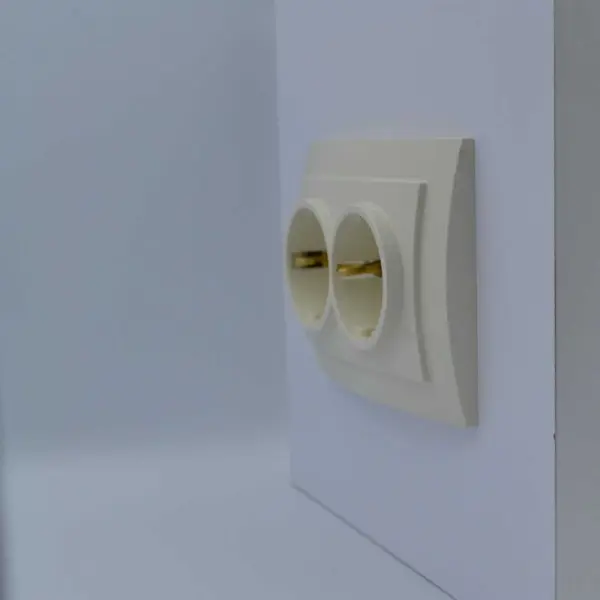 Розетка Nilson Touran кремова 2-на з заземленням ( 24121025 ) - фото №2