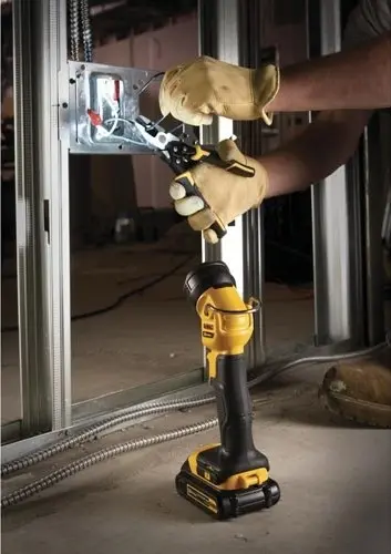 Фонарь аккумуляторный DeWALT XR DCL040 - фото №5