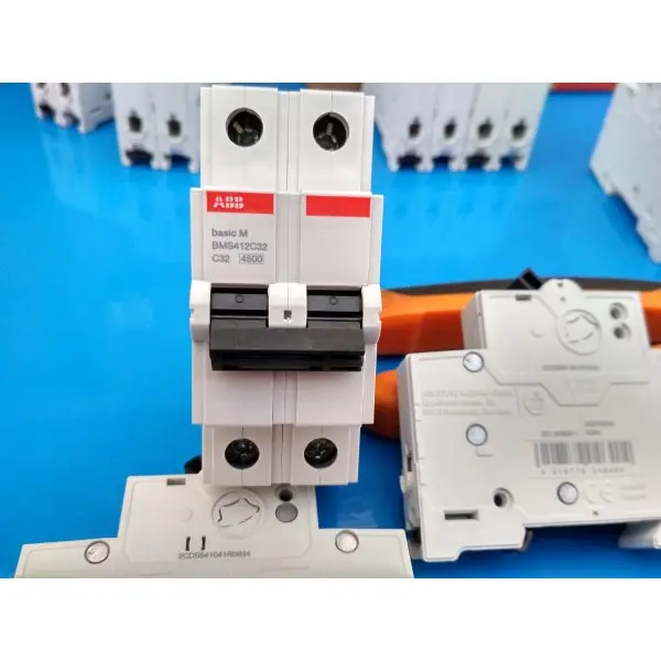 Автоматический выключатель ABB BASIC M 2Р 50А 4,5kA - фото №3 Автоматический выключатель ABB BASIC M 2Р 50А 4,5kA - фото №3