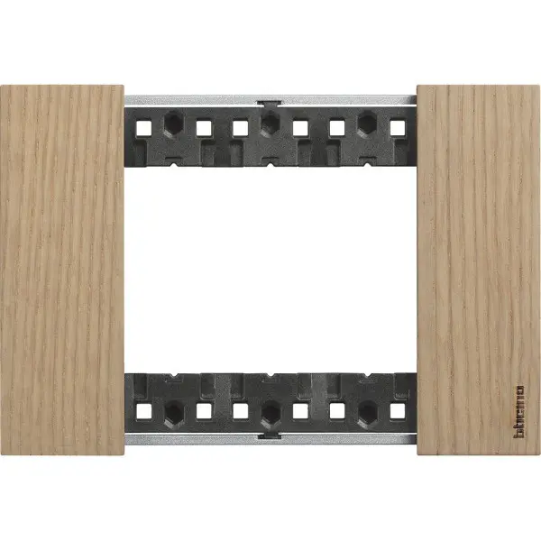 Рамка на 3 модулі Bticino Living Now KA4803LM (італійський стандарт) дуб