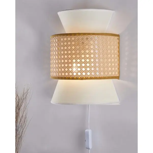 Бра, настінний світильник Goldlux 331144 Grenada E27 1x20W IP20 бежевий - фото №1 Бра, настінний світильник Goldlux 331144 Grenada E27 1x20W IP20 бежевий - фото №1