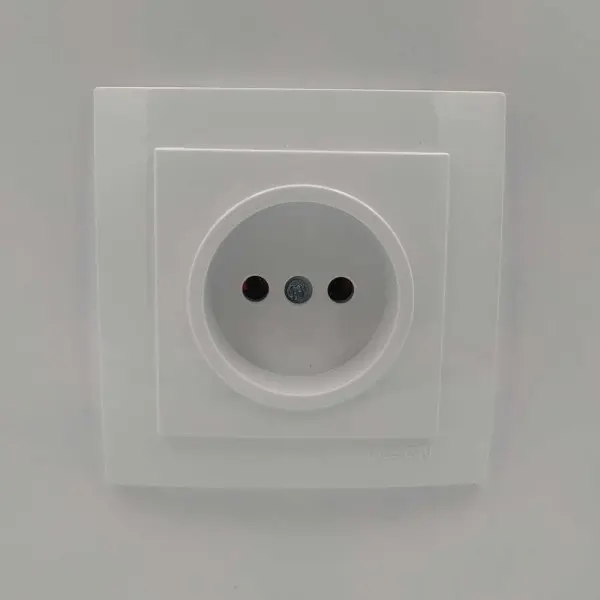 Розетка Nilson Touran белая 1-я без заземления ( 24111015 ) - фото №1