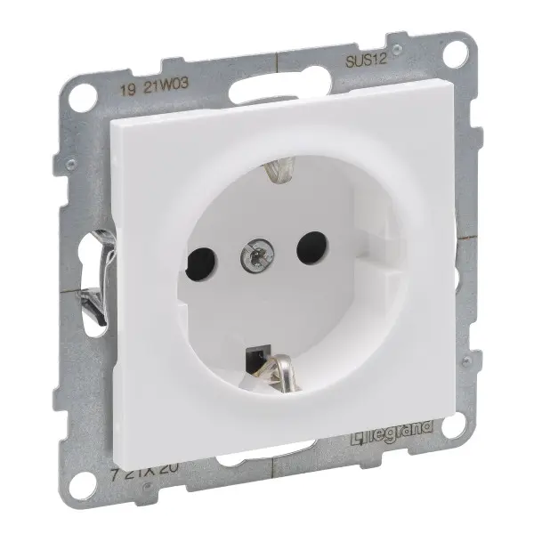 Розетка 2К+З 16А/250В со шторками Legrand SUNO (белый) 721120 Розетка 2К+З 16А/250В со шторками Legrand SUNO (белый) 721120