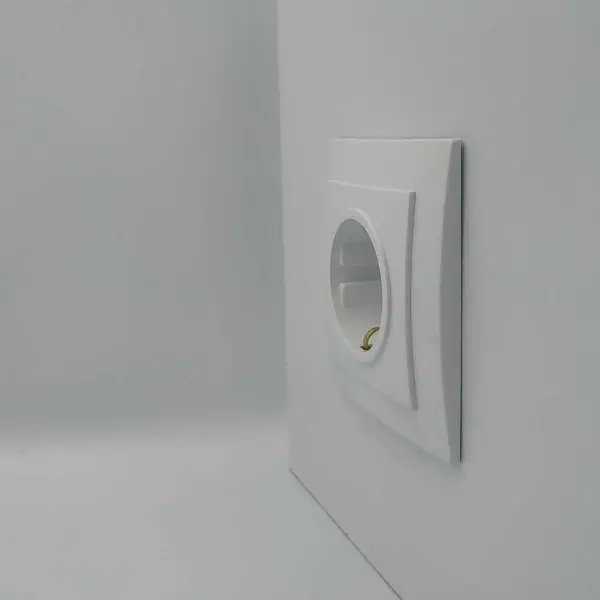 Розетка Nilson Touran біла 1-на з заземленням ( 24111017 ) - фото №2