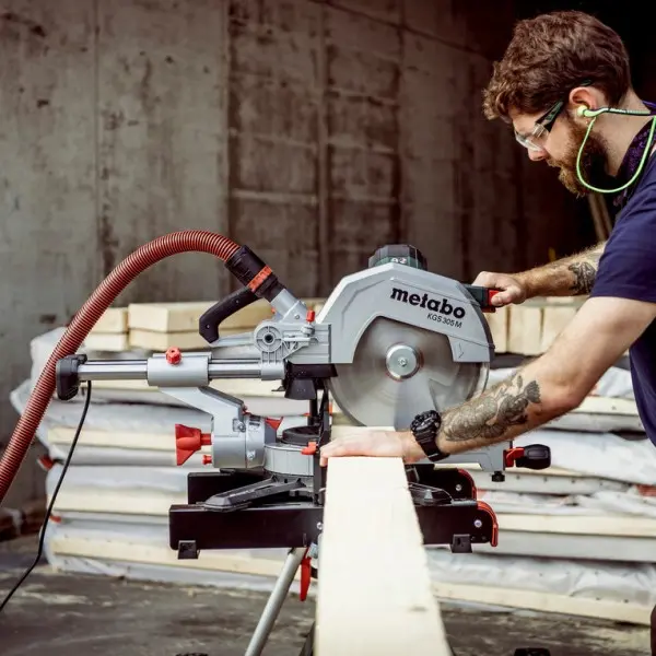 Торцювальна пила з тяговою функцією Metabo KGS 254 M 1800Вт диск 92х305 4500 об/хв LED (613254000) - фото №3 Торцювальна пила з тяговою функцією Metabo KGS 254 M 1800Вт диск 92х305 4500 об/хв LED (613254000) - фото №3