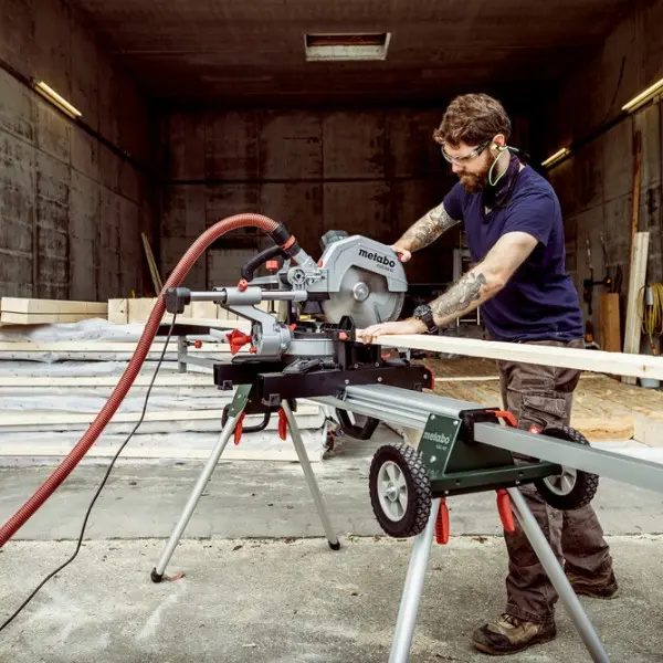 Торцювальна пила з тяговою функцією Metabo KGS 254 M 1800Вт диск 92х305 4500 об/хв LED (613254000) - фото №4 Торцювальна пила з тяговою функцією Metabo KGS 254 M 1800Вт диск 92х305 4500 об/хв LED (613254000) - фото №4