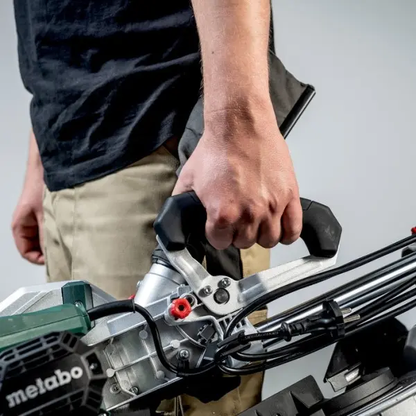 Торцювальна пила з тяговою функцією Metabo KGS 254 M 1800Вт диск 92х305 4500 об/хв LED (613254000) - фото №5 Торцювальна пила з тяговою функцією Metabo KGS 254 M 1800Вт диск 92х305 4500 об/хв LED (613254000) - фото №5
