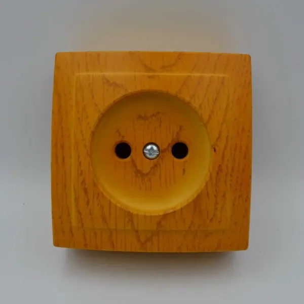 Розетка Nilson Themis дуб 1-на без заземлення ( 26251015 ) - фото №1