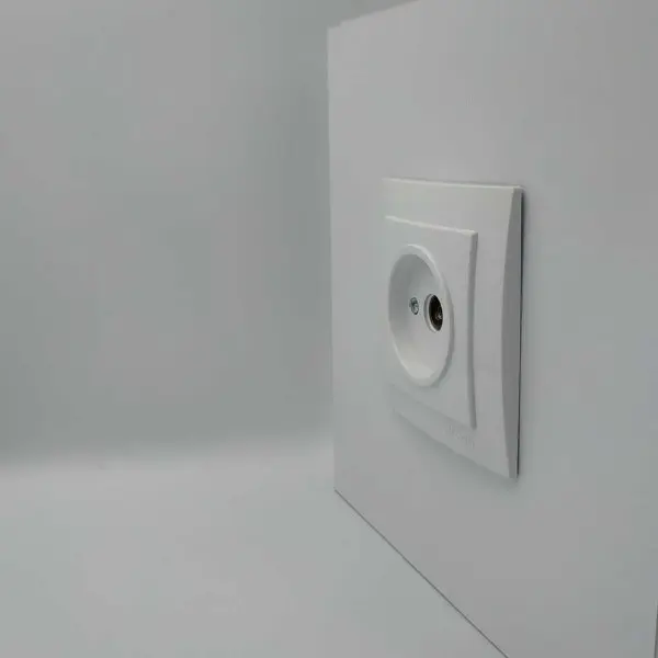 Розетка Nilson Touran белая TV проходная ( 24111028 ) - фото №2