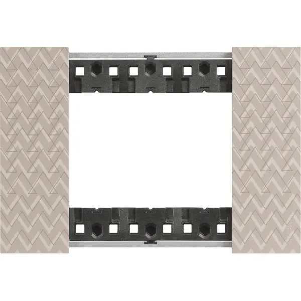 Рамка на 3 модулі Bticino Living Now KA4803MM (італійський стандарт) оптик