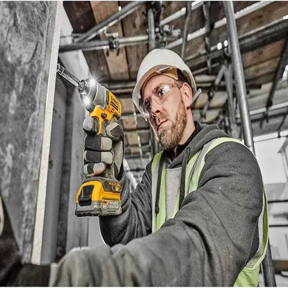 Ударный аккумуляторный бесщеточный шуруповерт DeWALT DCF840NT XR Li-Ion 18В - фото №2 Ударный аккумуляторный бесщеточный шуруповерт DeWALT DCF840NT XR Li-Ion 18В - фото №2
