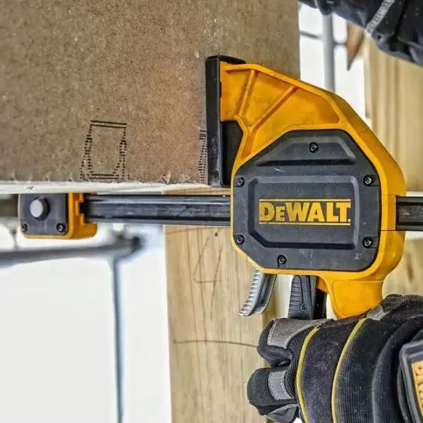 Быстрозажимная струбцина DeWALT DWHT0-83185 "XL" 300мм - фото №1 Быстрозажимная струбцина DeWALT DWHT0-83185 "XL" 300мм - фото №1