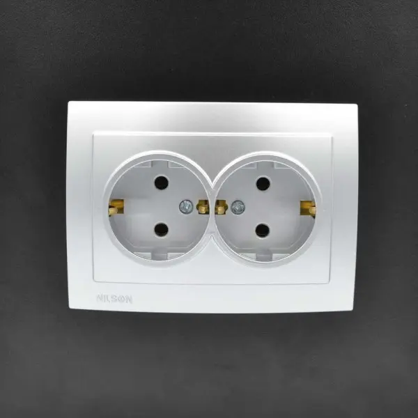 Розетка Nilson Touran срібло 2-на з заземленням ( 24131025 ) - фото №3