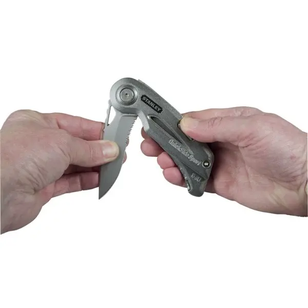 Нож складной Stanley QuickSlide Sport Utility Knife (два лезвия спортивное с серрейтором и выдвижное для отделочных работ) - фото №4 Нож складной Stanley QuickSlide Sport Utility Knife (два лезвия спортивное с серрейтором и выдвижное для отделочных работ) - фото №4