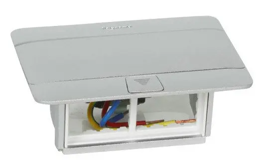 Лючок із висувним блоком розеток Legrand 54011 4М (алюміній) - фото №1