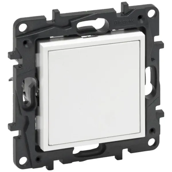 Заглушка Legrand Niloe Step белая (863100) Заглушка Legrand Niloe Step белая (863100)